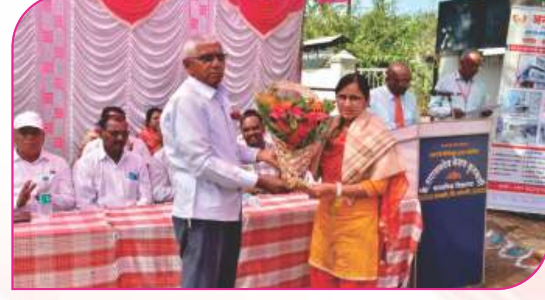 माजी चेअरमन श्री. गणपतराव रावसो भोसले यांच्या मुलीच्या (डी.फार्मसी) यशाबद्दल सत्कार
